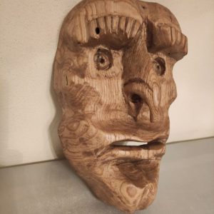 Mascara em madeira de castanheiro