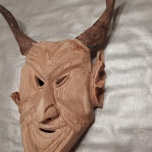 mascara em madeira de castanheiro (castanea sativa )