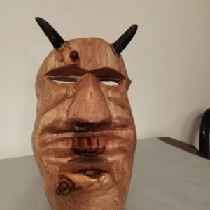 mascara em madeira de castanheiro (castanea sativa )