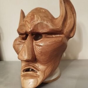 Mascara em madeira de castanheiro (castanea sativa)