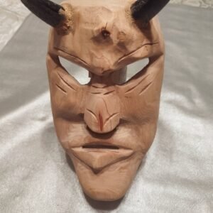 mascara em madeira de castanheiro (castanea sativa )