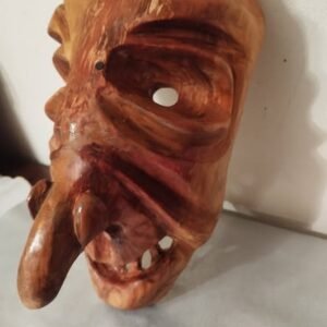 Máscara em madeira de cerejeira