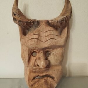 Peça em madeira de castanheiro com chifres verdadeiros